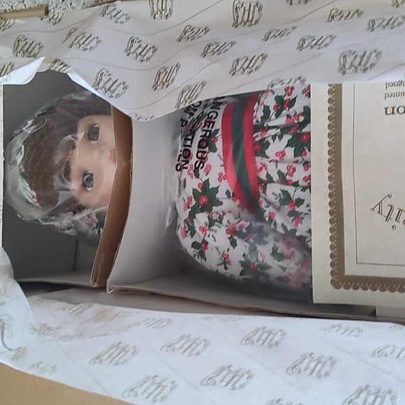 The heritage collection Christmas holly doll vintage w certificate of authentici - Picture 1 of 3